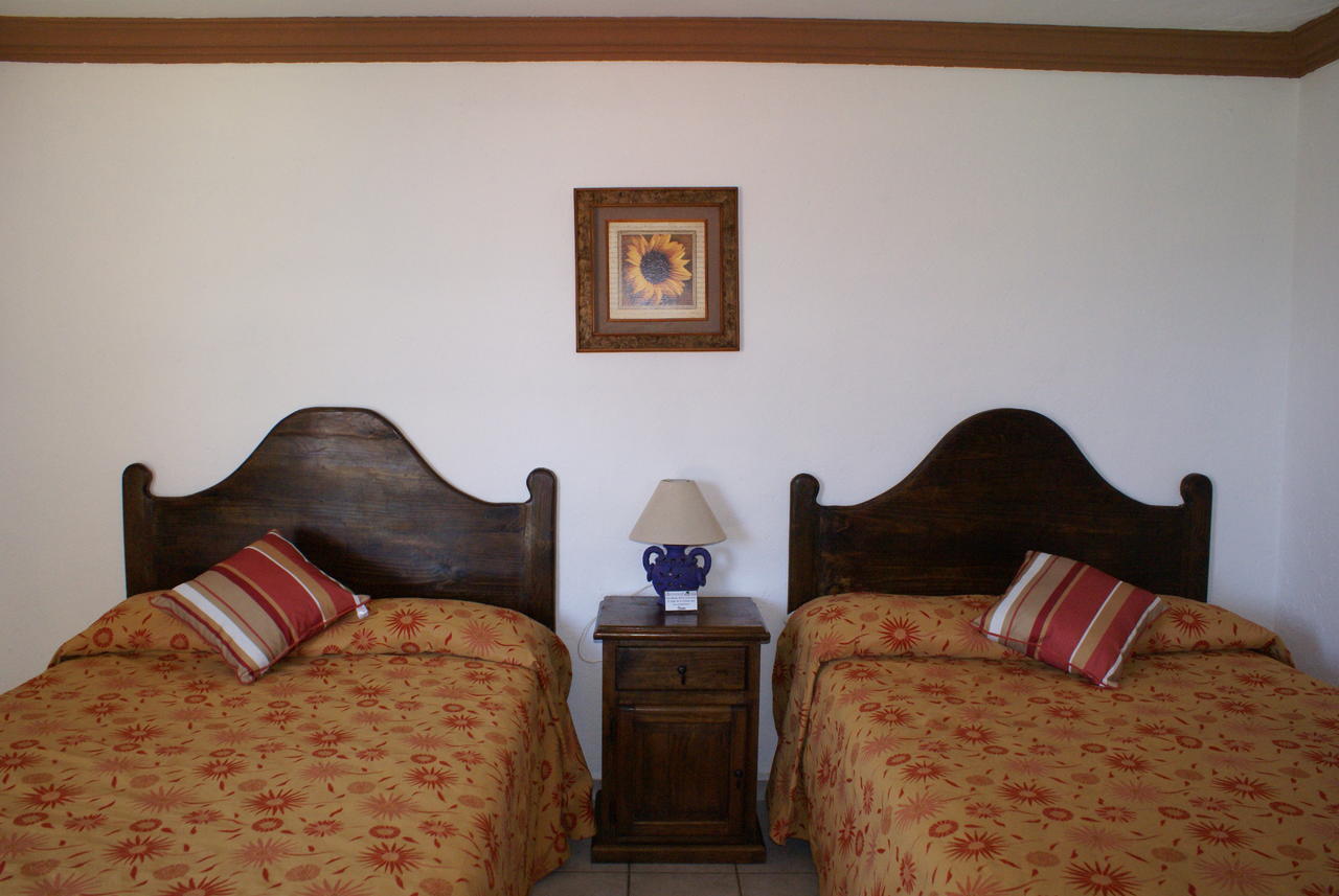 Hotel Los Sauces Виля дел Карбон Стая снимка